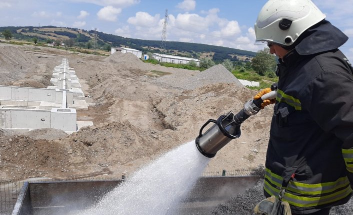 Bafra'da konteynerde çıkan yangın söndürüldü