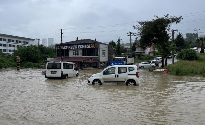 Samsun'da şiddetli yağış sel ve taşkınlara neden oldu