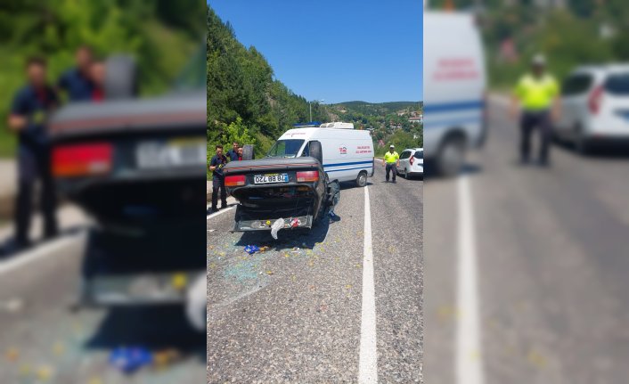 Kastamonu'da devrilen otomobilin sürücüsü yaralandı