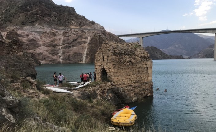 Yusufeli Barajı'nda bot ve kano turizmi başladı