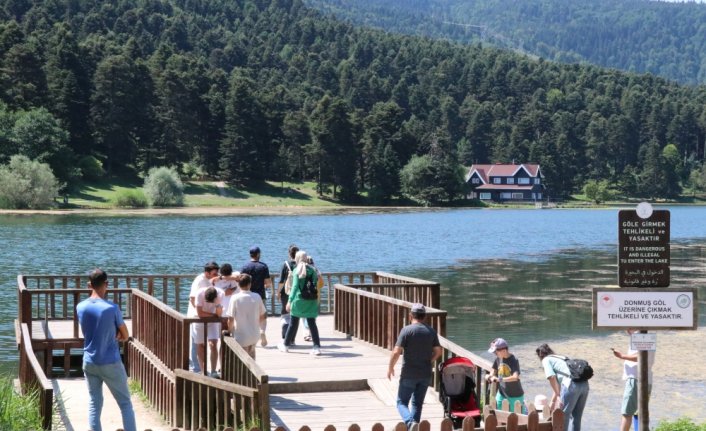 Bolu'da sıcaktan bunalanların tercihi Gölcük Tabiat Parkı oldu