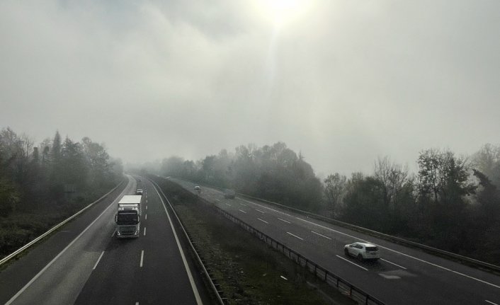 Anadolu Otoyolu'nun Düzce geçişinde sis etkili oldu