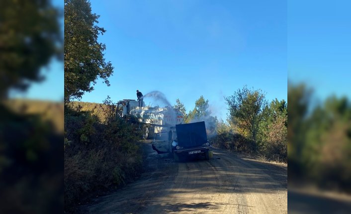 Saraydüzü'nde seyir halindeki otomobilde yangın sonucu hasar oluştu