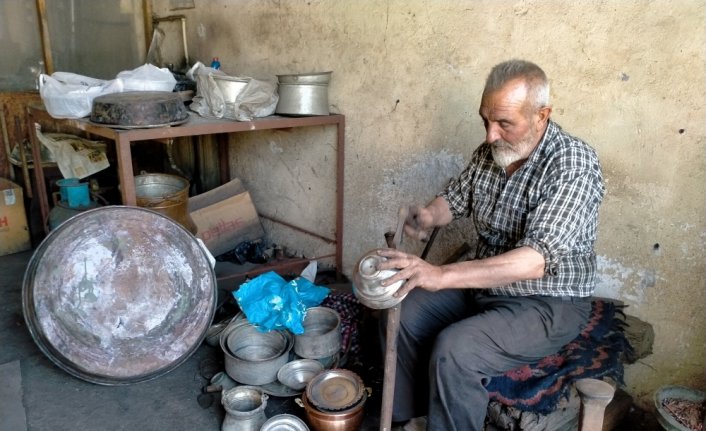 Tokatlı Ahmet usta baba mesleği kalaycılığı 70 yıldır sürdürüyor