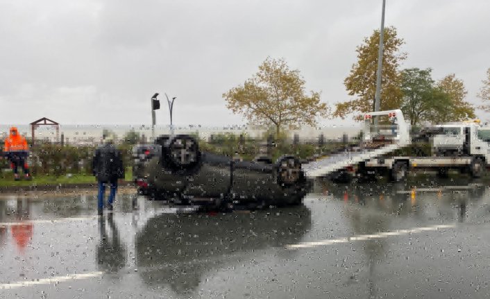 Trabzon'da otomobilin takla attığı kazada akademisyen çift yaralandı