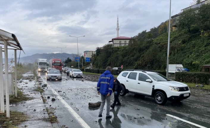 Karadeniz Sahil Yolu Çayeli-Trabzon istikameti ulaşıma kapatıldı