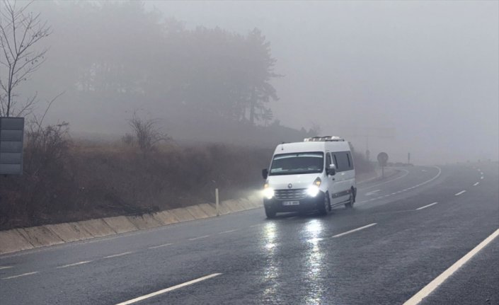 Kastamonu'da sis görüş mesafesini düşürdü