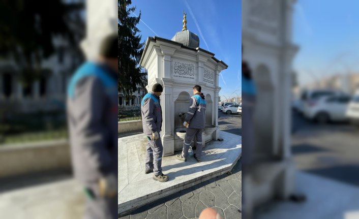 Hava sıcaklığı eksi 10'u gören Bolu'da çeşmeler buz tuttu