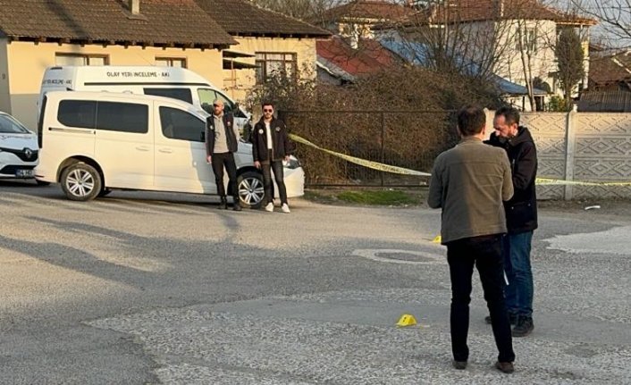 Düzce'de bir kişi seyir halindeki araçtan açılan ateş sonucu yaralandı