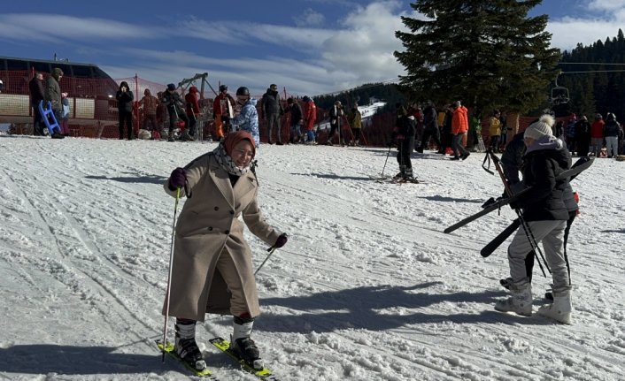 Ilgaz Dağı'nda bu sezon yaklaşık 1500 kişiye kayak eğitimi verildi