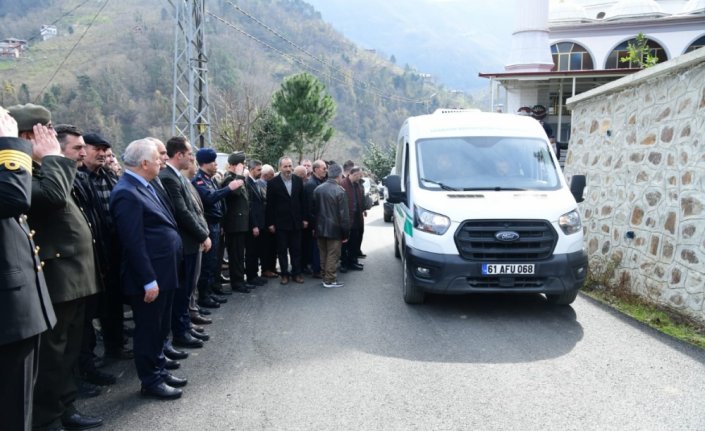 Kıbrıs gazisi Ahmet Kırcı, Trabzon'da son yolculuğuna uğurlandı