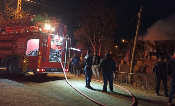 Tokat’ta çıkan yangında bir samanlık zarar gördü