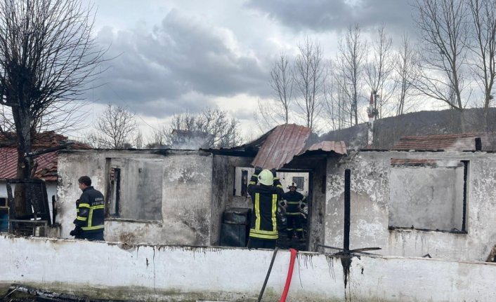 Tokat'ta yangın çıkan ev kullanılamaz hale geldi