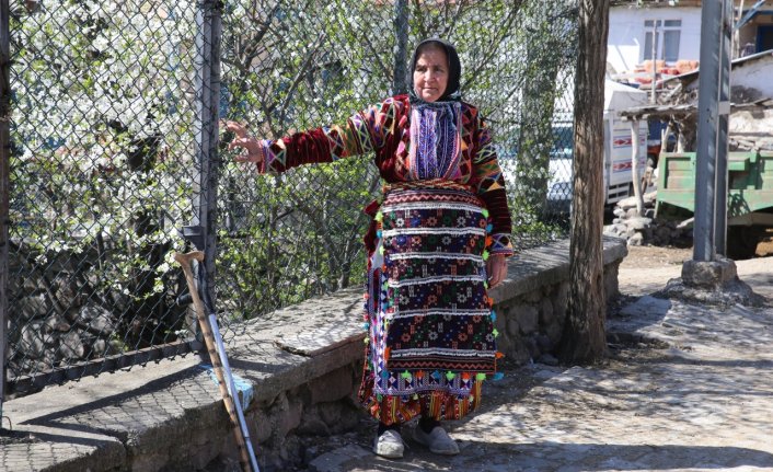 Sandık başına yöresel giysileriyle gittiler