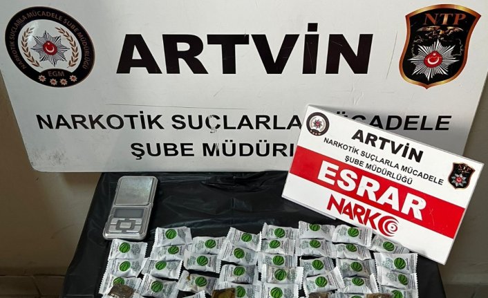 Artvin'e kargoyla gönderilen şeker kutusunda uyuşturucu ele geçirildi