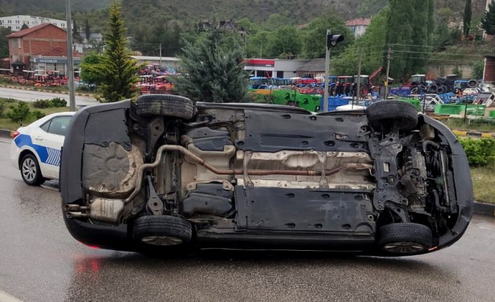 Karabük'te devrilen otomobildeki 3 kişi yaralandı