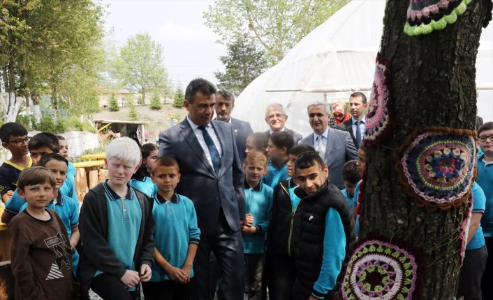 Kastamonu'da öğrenci ve öğretmenler atıl arazide organik tarım başlattı