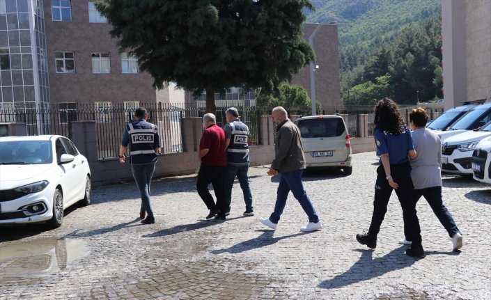 Amasya'da kuyumcuya düşük ayarlı altın veren 2 zanlı gözaltına alındı