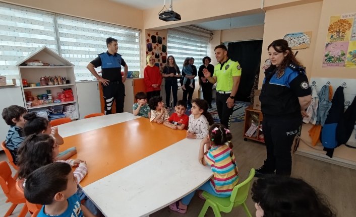 Amasya'da polisten şehit kızına okulunda ziyaret