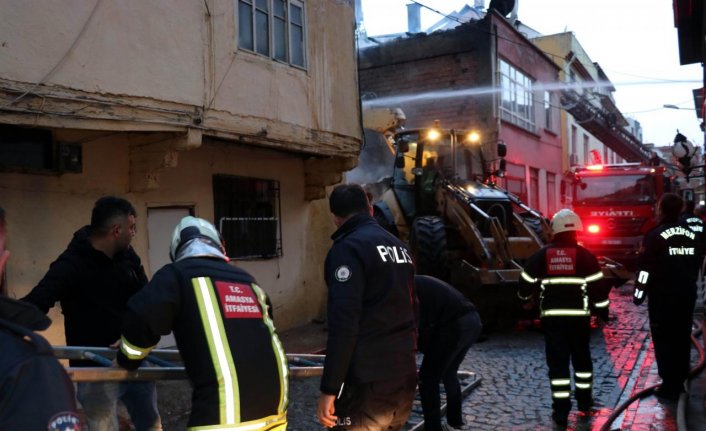 Amasya'da tarihi konakta çıkan yangın söndürüldü