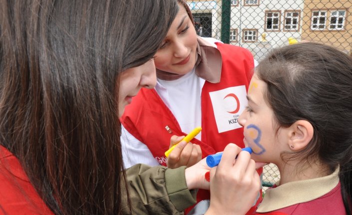 Amasya'da Türk Kızılay gönüllüleri öğrencilerle buluştu