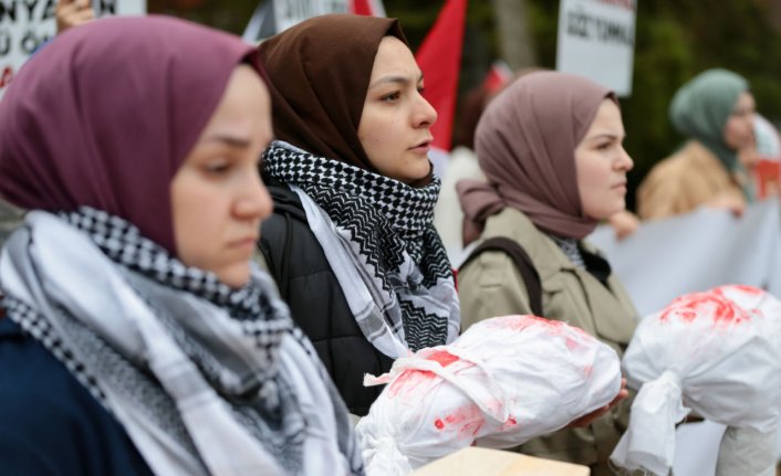 Bolu'da üniversite öğrencileri ve akademisyenler İsrail'in saldırılarını “sessiz yürüyüş“le kınadı