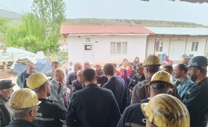 Çorum'da maden işçilerinin 6 ay ücretsiz izne çıkarılması protesto ediliyor