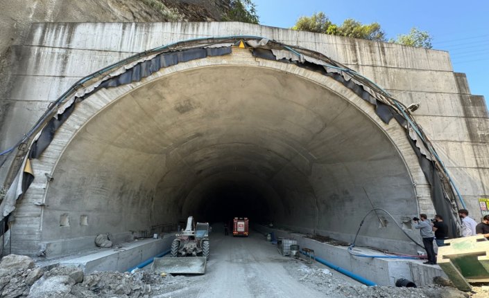 Trabzon'da tünel inşaatında iskele çökmesi sonucu bir işçi yaralandı