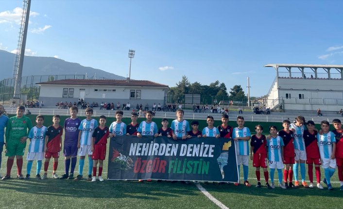 Karabük'teki 13 yaş altı futbol takımlarından Filistin'e destek