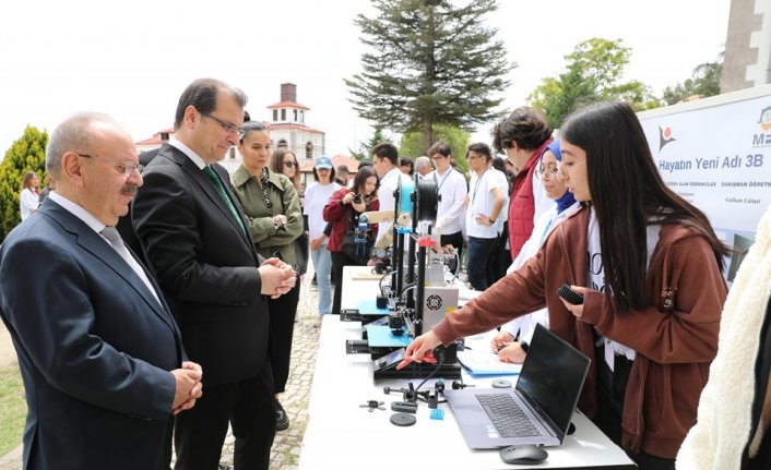 Merzifon'da TÜBİTAK 4006 Bilim Fuarı açıldı