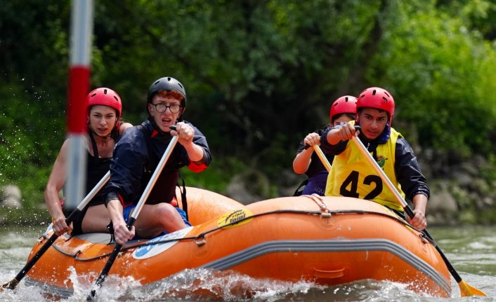 Okul Sporları Rafting Türkiye Şampiyonası, slalom yarışlarıyla devam etti