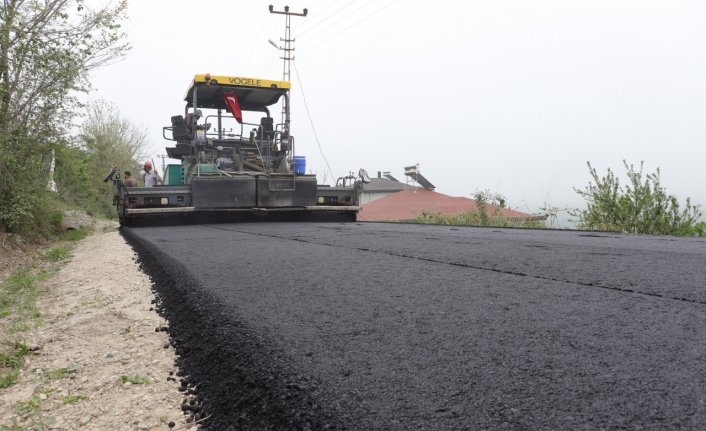 Ordu'da 3 ilçeyi birbirine bağlayan yolda asfalt çalışması