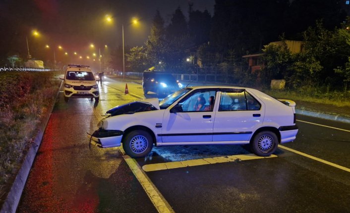 Rize'de iki otomobilin çarpıştığı kazada 4 kişi yaralandı