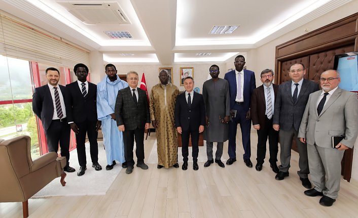 Senegal'in Ankara Büyükelçisi Gueye'den TOGÜ Rektörü Yılmaz'a ziyaret