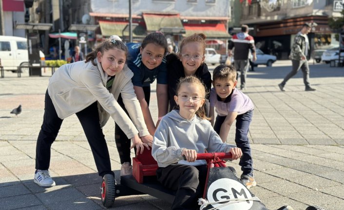 Sinop'ta üniversite öğrencileri ahşaptan “tornet araba“ yaptı