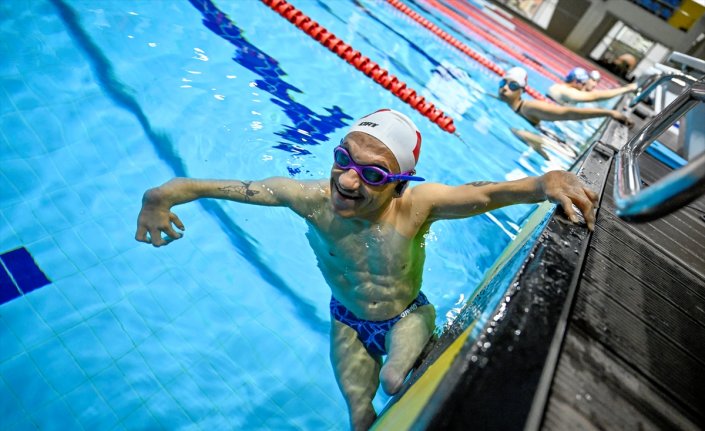 Sporla hayata yeniden tutunan engelli yüzücü, Paralimpik Oyunları’nda altın madalyayı hedefliyor