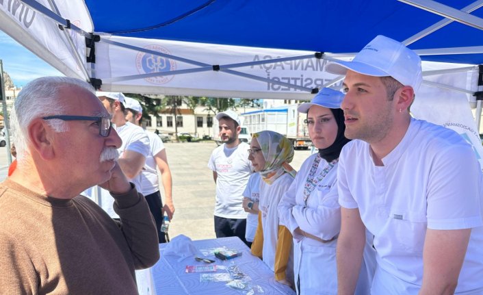 Tokat'ta diş hekimleri, vatandaşları ağız ve diş sağlığı konusunda bilgilendirdi