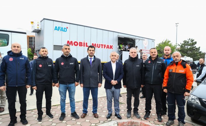 Tokat'ta geri dönüşüm malzemelerinden mobil mutfak tırı oluşturuldu