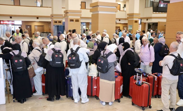 Trabzon'da hacı adayları dualarla kutsal topraklara uğurlandı