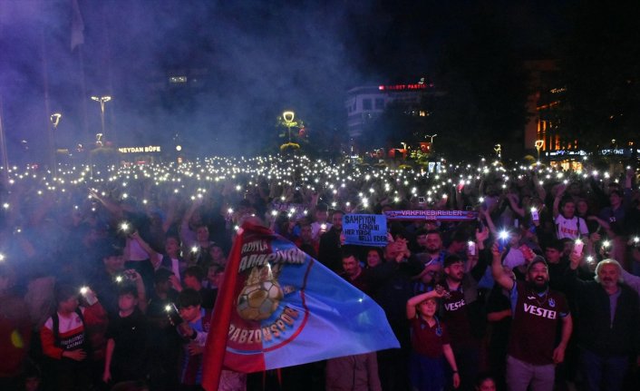 Trabzonspor taraftarları, Türkiye Kupası Final maçını dev ekrandan takip ediyor