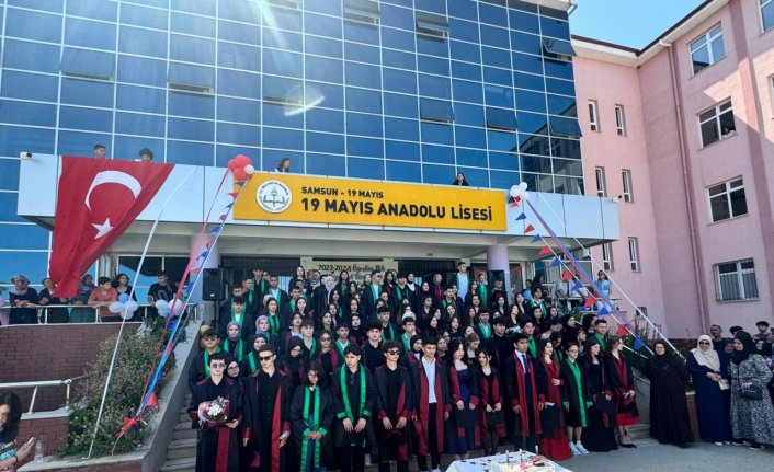 19 Mayıs Anadolu Lisesi'nde mezuniyet töreni düzenlendi