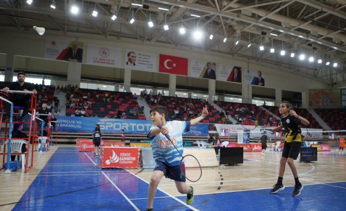 9-11 Yaş Altı Badminton Türkiye Şampiyonası Çorum'da başladı