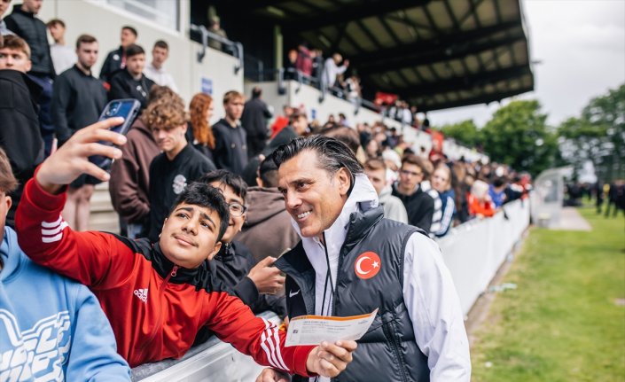 A Milli Futbol Takımı, Almanya'daki ilk idmanını taraftara açık yaptı