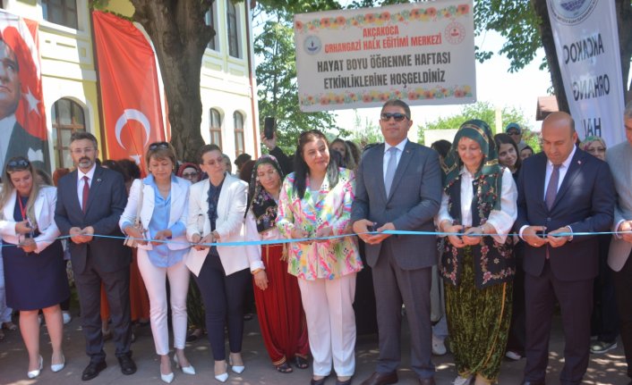 Akçakoca Halk Eğitim Merkezi kursiyerleri yıl sonu sergisi açtı