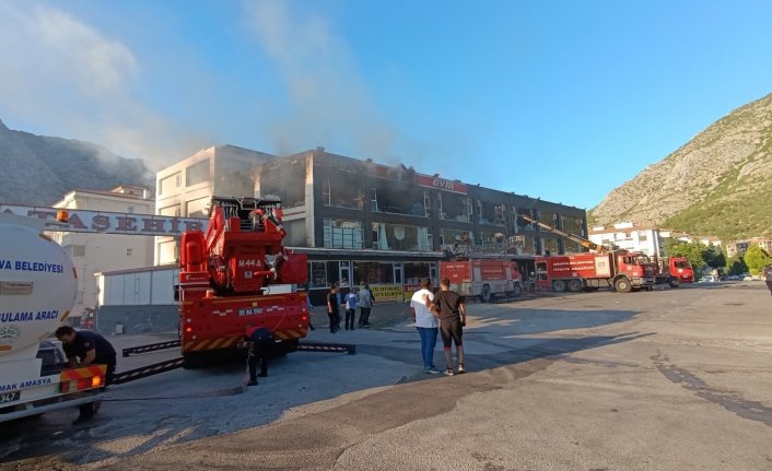Amasya'da bir AVM'de çıkan yangın kontrol altına alındı