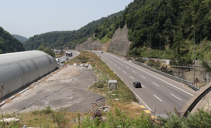 Anadolu Otoyolu ve D-100 kara yolunun Bolu geçişinde bayram trafiği önlemleri alındı