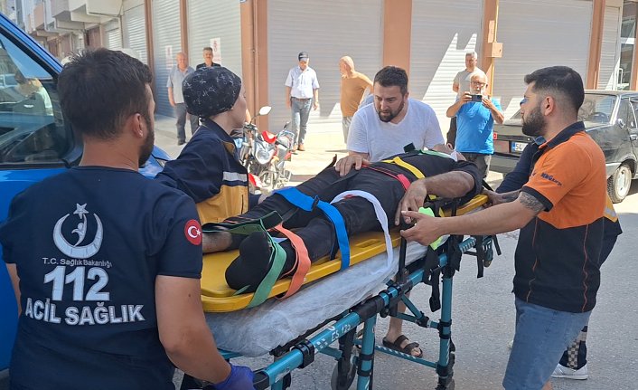 Bafra'da kamyonetle çarpışan motosikletin sürücüsü yaralandı