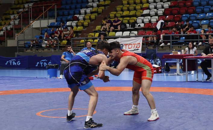 Bolu'da Yıldızlar Serbest ve Grekoromen Güreş 1. Lig müsabakaları yapıldı