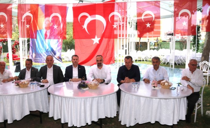 CHP Amasya Milletvekili Karagöz, Taşova ilçesinde muhtarlarla bir araya geldi