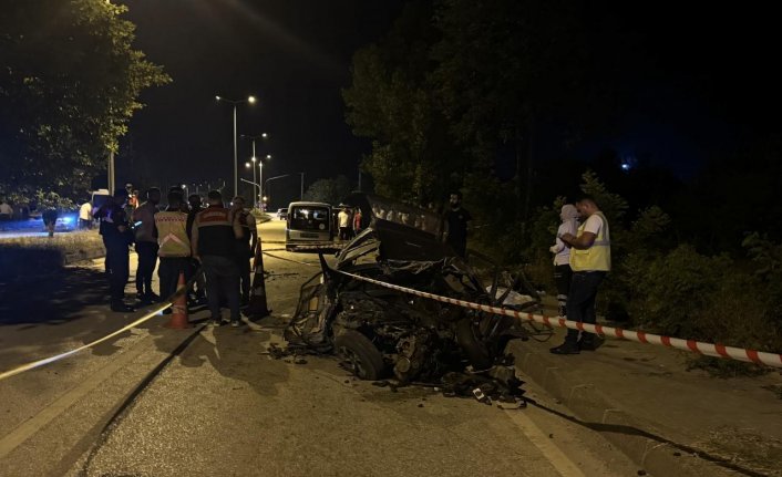 Düzce'de beton mikseri ile çarpışan otomobilin sürücüsü öldü